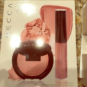 Becca glow on the go, in rose gold